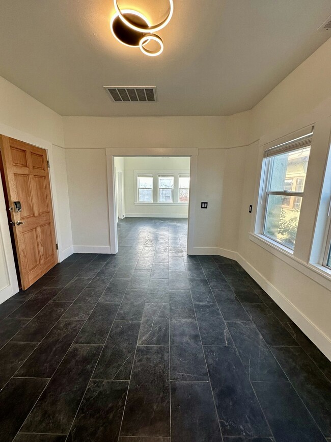 Photo - 444 40th St Unit B