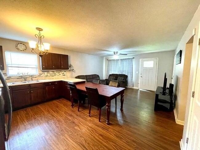 Photo - 304 Fairview Ave