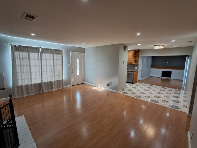Photo - 2211 Bowers Ave