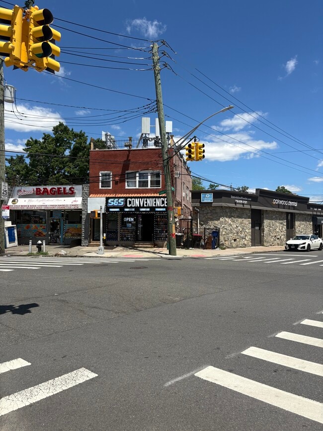 Photo - 105 Guyon Ave Unit 2R