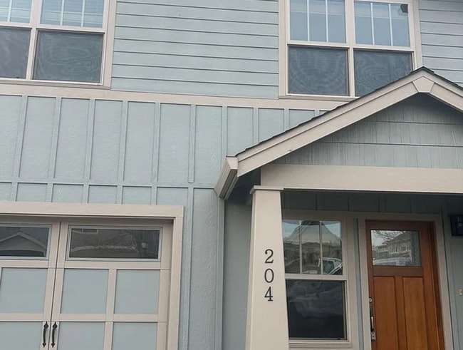 Photo - East Medford 2 bedroom 1.5 bathroom 2 story townhome
