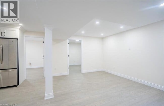 Photo - 364 Tealby Pl