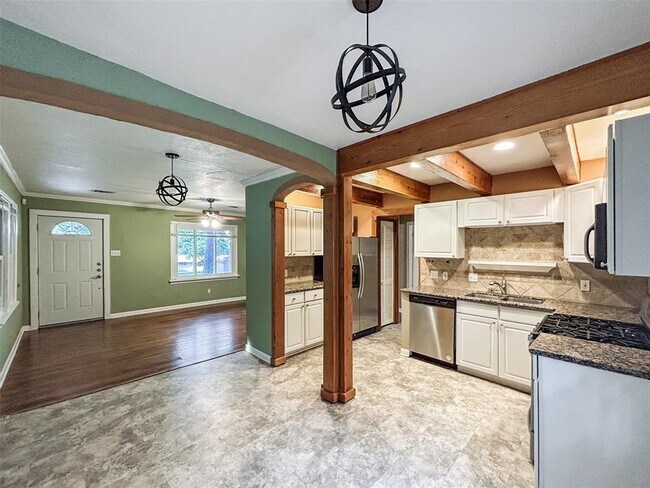 Photo - 805 Herndon Ln
