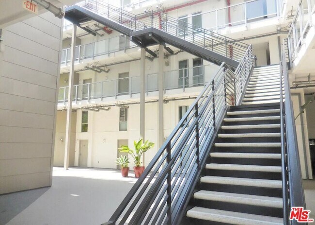 Photo - 4133 Redwood Ave Unit 1015