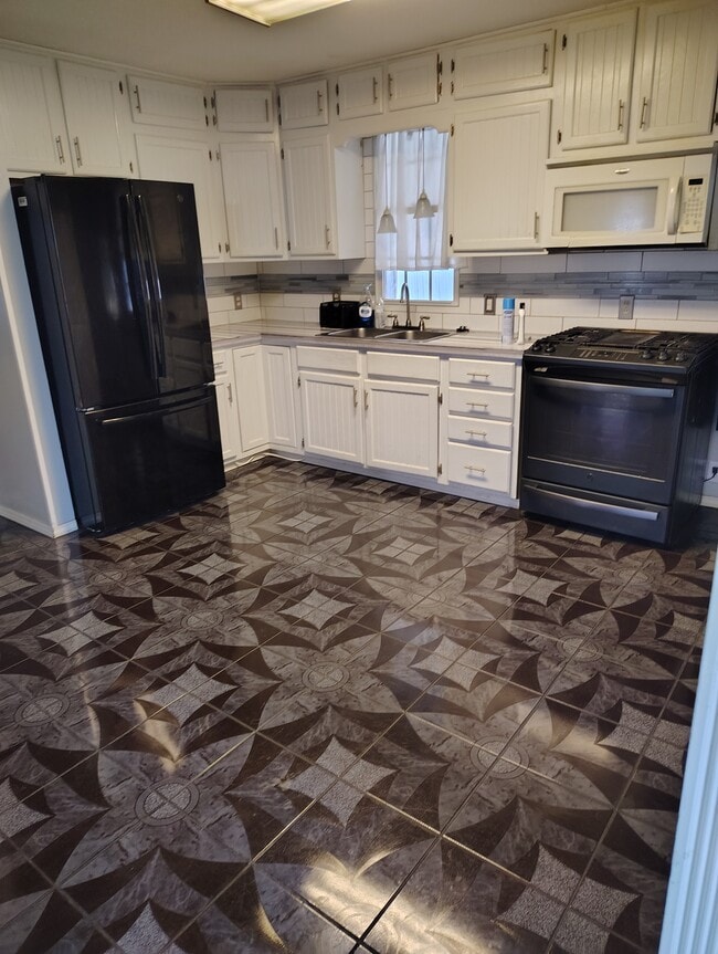 Building Photo - 1651 N Gow St