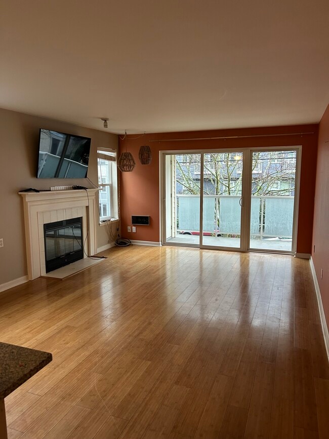 Building Photo - 2250 NW 58th St Unit 204