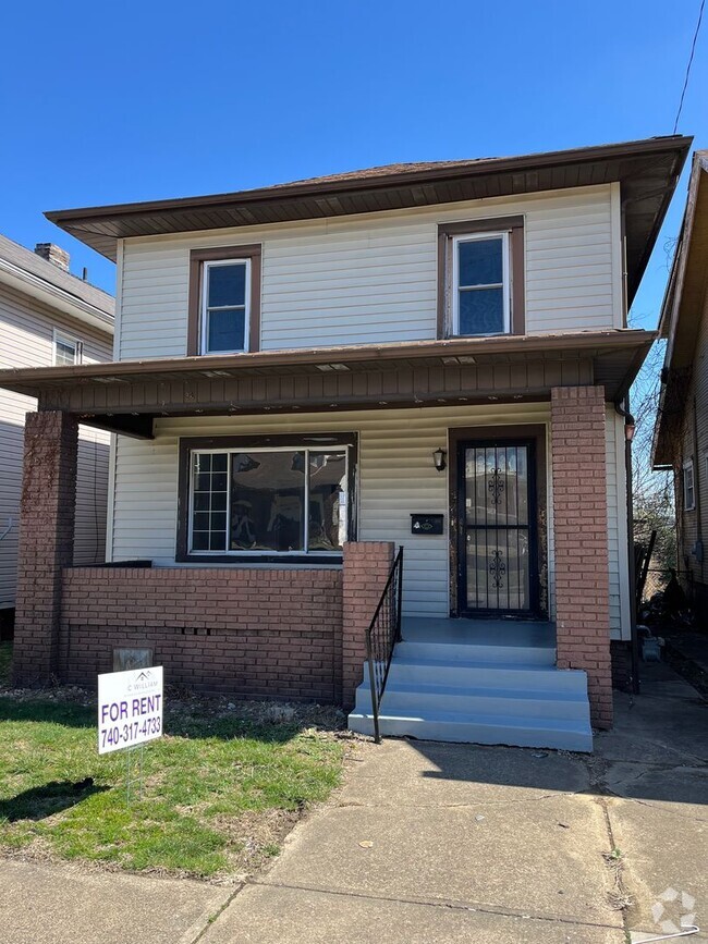 Building Photo - Three Bedroom House