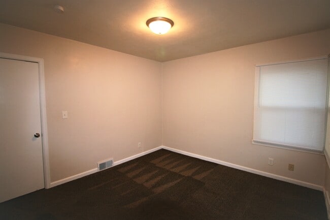 Photo - 445 Waverly Rd