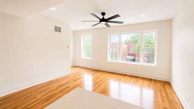 Photo - 3136 N Ridgeway Ave Unit 002