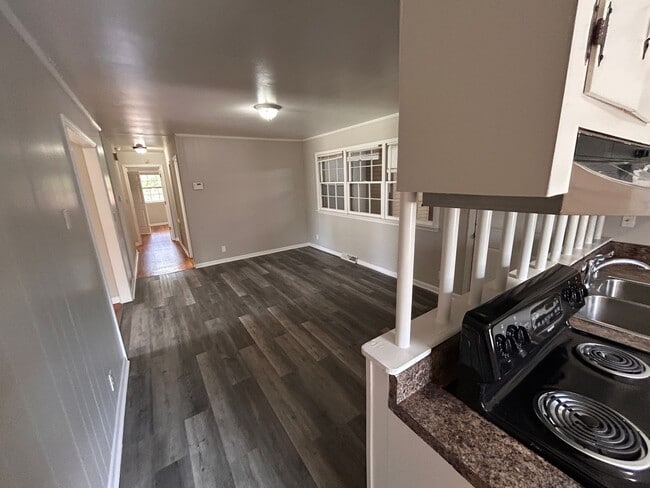 Photo - 3214 Lewisburg Dr NW