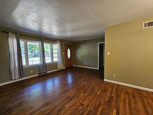 Photo - (3) Bed/(2) Bath in Core Norman! Pet Negotiable!