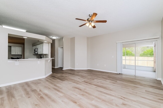 Photo - 807 Greenbelt Cir