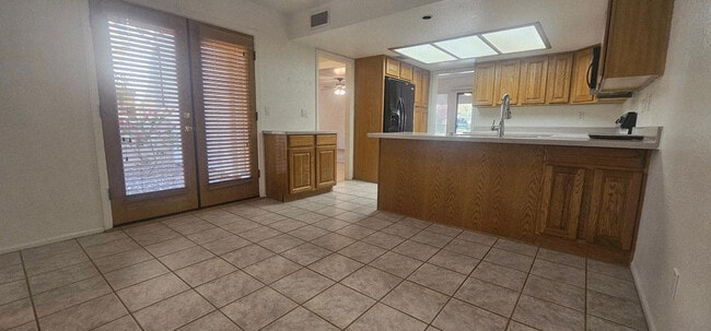 Photo - 333 E Lilac Dr