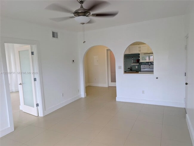 Building Photo - 934 Michigan Ave Unit 309