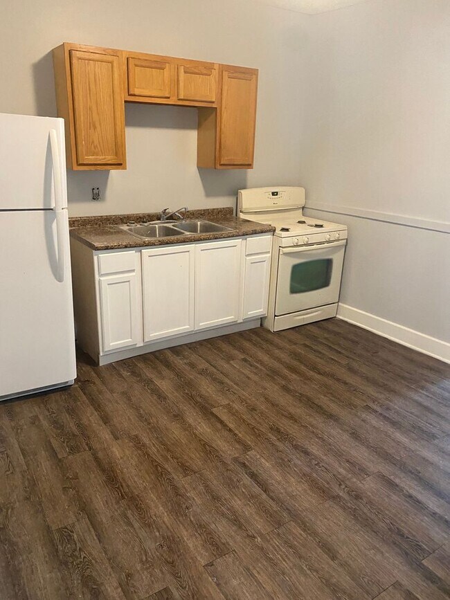 Photo - 3550 Seymour Ave Unit 1