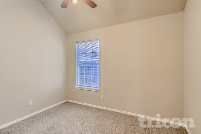 Photo - 612 W Andersonville Ln