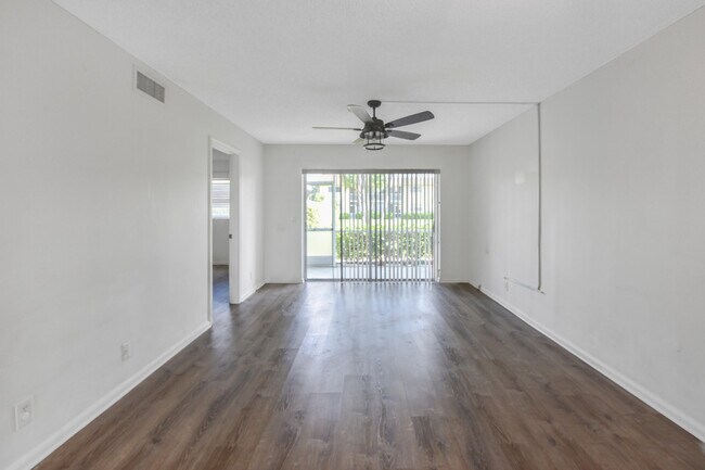 Photo - 9851 Sandalfoot Blvd Unit 210