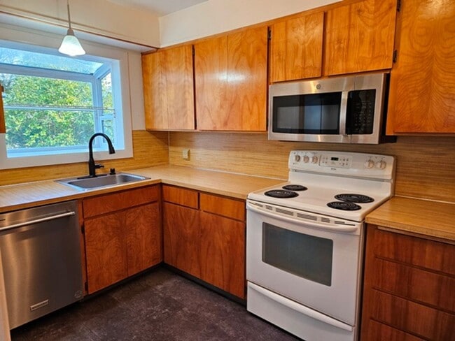 Photo - 4Bd/2Ba Two Story Home - For Viewing!