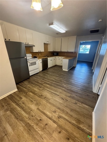 Photo - 102 Milann St