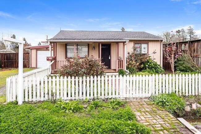 Building Photo - 1426 Olive St