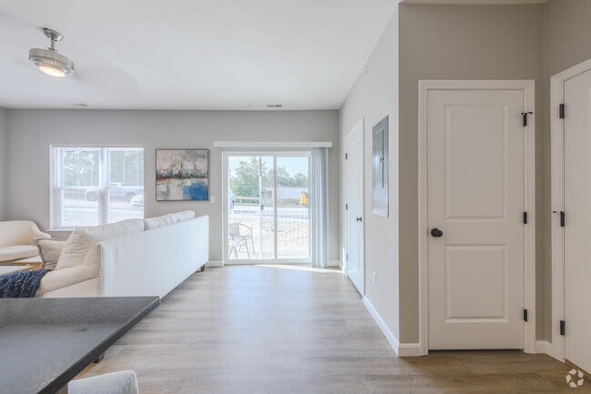 1 BR, 1 BA