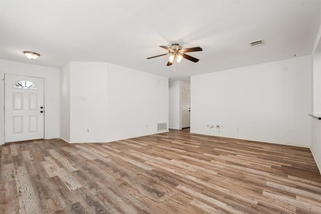 Photo - 209 Cottontail Dr