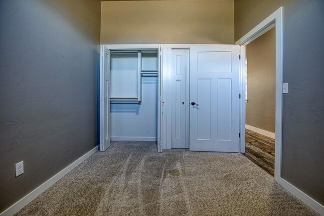 Photo - 807 Venice Ct