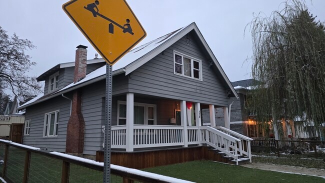 Building Photo - 826 S Ivory St Unit Downstairs