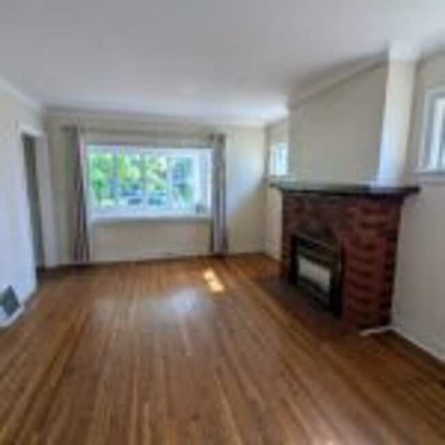 Photo - 1307 N 20th Ave E