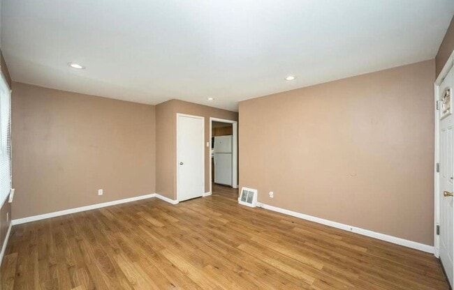 Photo - 325 Caithness Rd