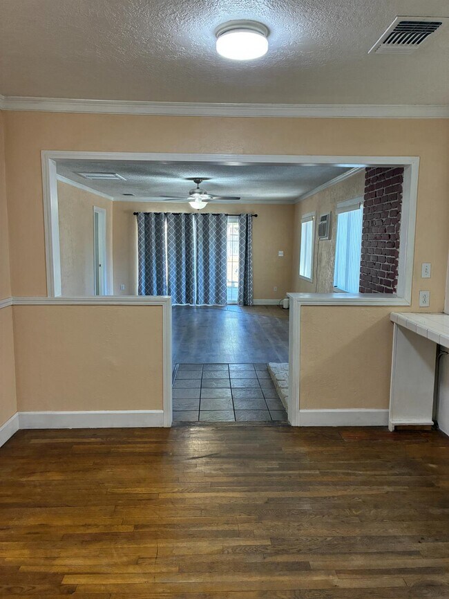 3092 W Floradora Ave
