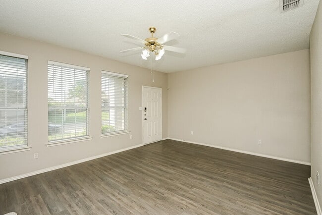 Photo - 6821 Prairie Hill Rd N