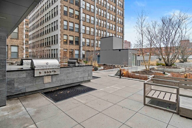 Photo - 601 S Clark St