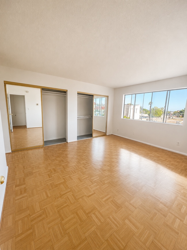 Photo - 1344 N Martel Ave Unidad 306
