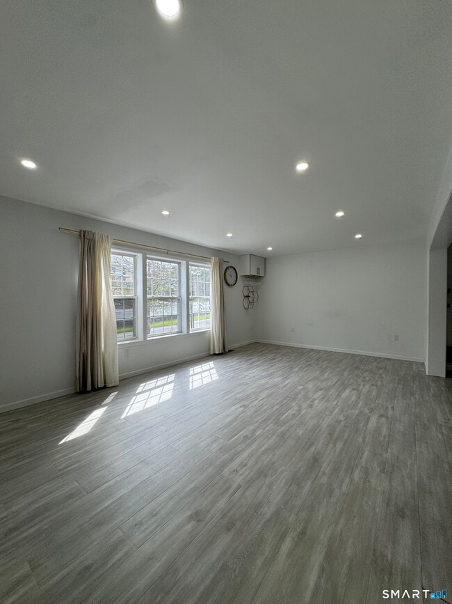 Photo - 136 W Cedar St