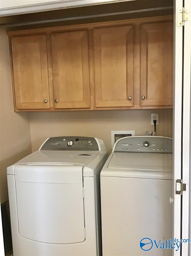 Photo - 250 Cork Alley