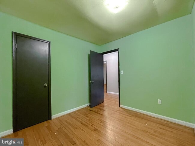 Photo - 9642 Charles St