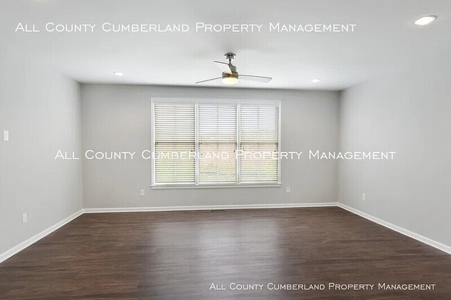 Photo - 762 Winton Way