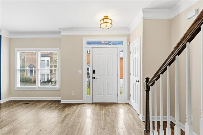 Photo - 260 Manning Rd SW