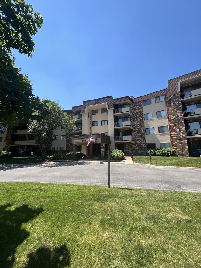 Building Photo - 3350 N Carriageway Dr Unit 410