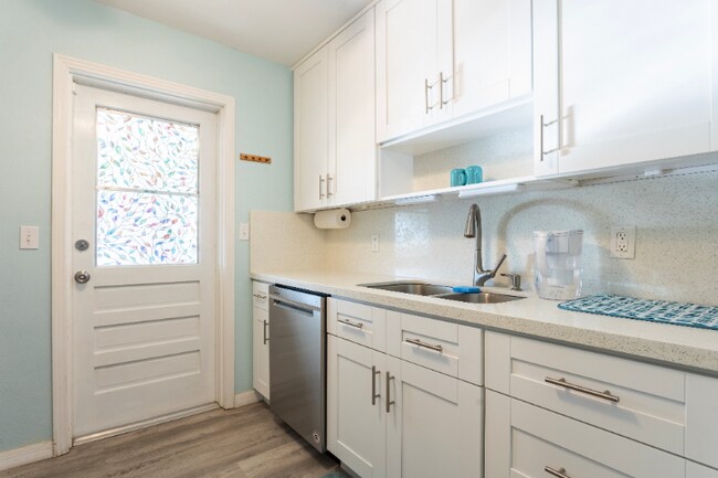 Photo - 506 Bon Aire Ave