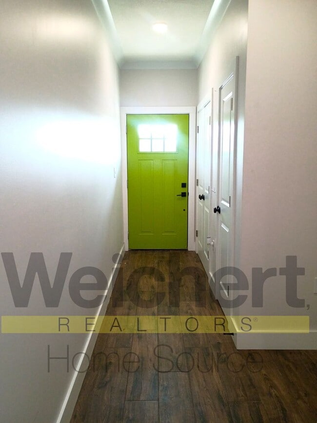 Photo - Stylish Downtown 1-Bedroom with Modern Upd...