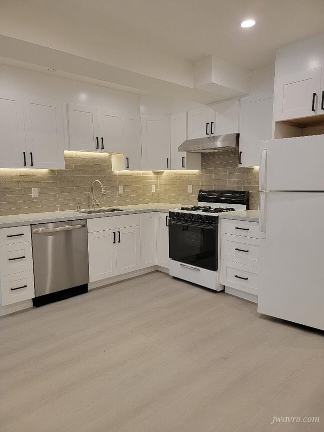 Photo - 164 Tiffany Ave Unit A