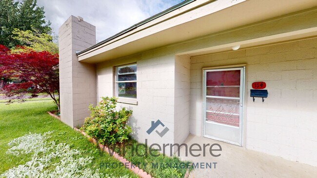 Photo - 114 S Clinton St