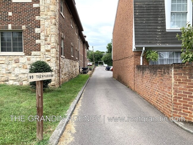 Photo - 1803 Grandin Rd SW