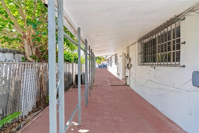 Photo - 361 E 39th St Unidad 1