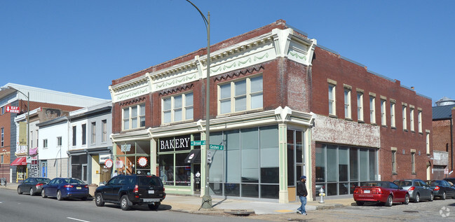 Building Photo - 900 W. Broad St. Rental