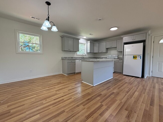 Photo - 3 bed/2 bath rental in Norwood