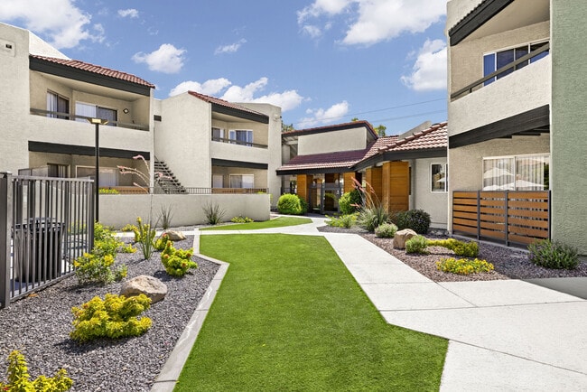 Photo - Citrine on 67th