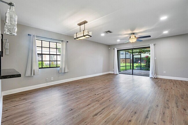 Photo - 10723 NW 10th St